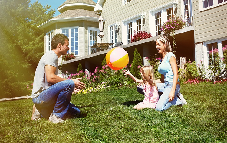 Uysal Sigorta - Ailenizle Mutlu Bir Gelecek